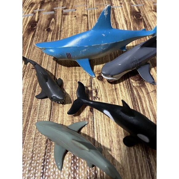 Collection of 8 Sea Animal Figures Whales and Sharks - Picture 2 of 11